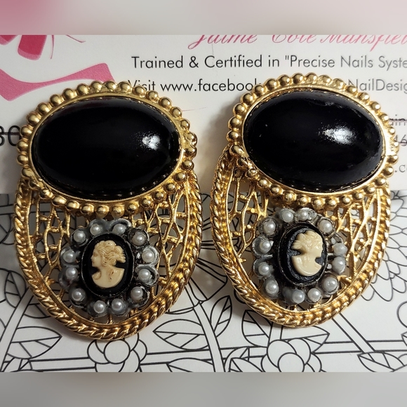 Vintage Clip-on Gold & Black Earrings - Picture 12 of 14